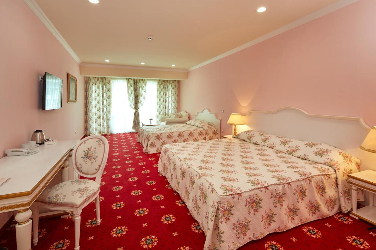 Planeta Hotel & Aquapark Free Beach Access Pantai Sunny Luaran gambar A room at the hotel