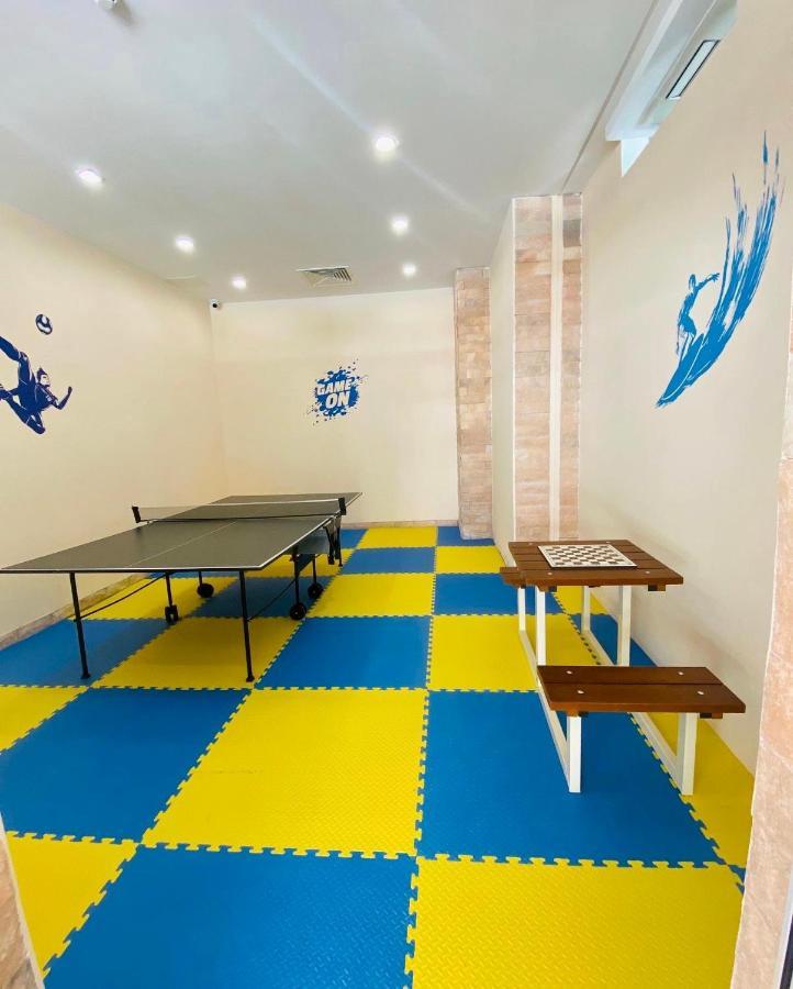 Planeta Hotel & Aquapark Free Beach Access Pantai Sunny Luaran gambar The table tennis room