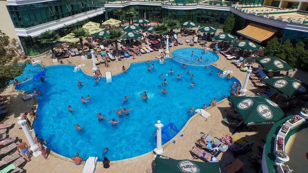 Planeta Hotel & Aquapark Free Beach Access Pantai Sunny Luaran gambar The swimming pool at the hotel