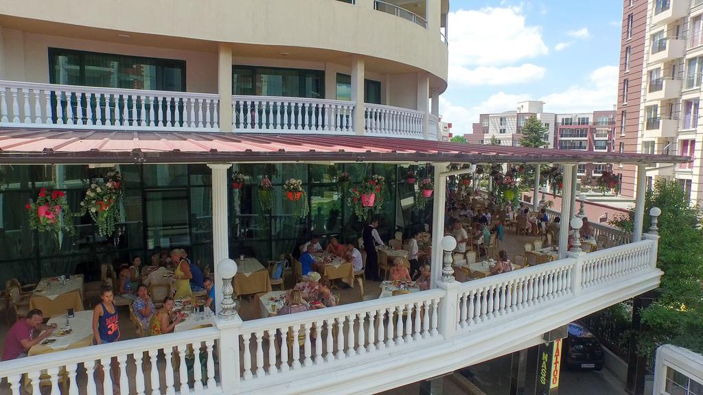 Planeta Hotel & Aquapark Free Beach Access Pantai Sunny Luaran gambar A restaurant in the resort