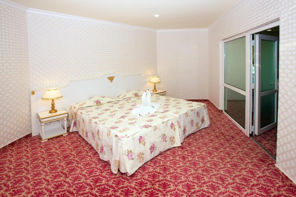 Planeta Hotel & Aquapark Free Beach Access Pantai Sunny Luaran gambar A room at the hotel