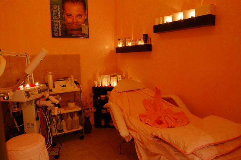 Planeta Hotel & Aquapark Free Beach Access Pantai Sunny Luaran gambar A typical spa treatment room