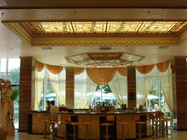 Planeta Hotel & Aquapark Free Beach Access Pantai Sunny Luaran gambar The bar at the lobby