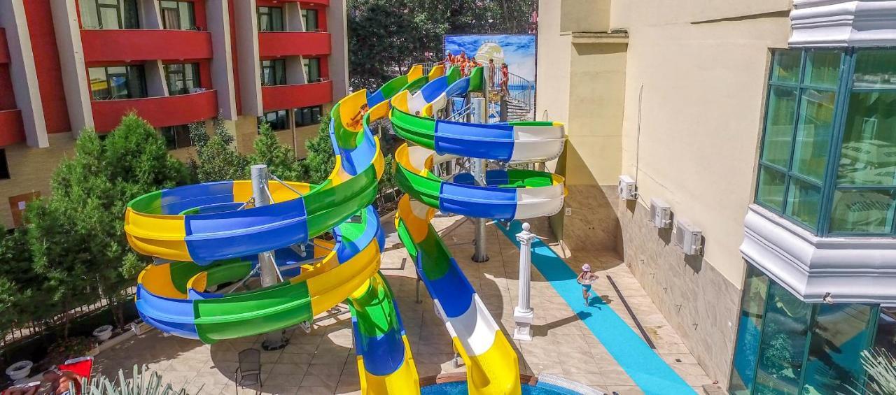 Planeta Hotel & Aquapark Free Beach Access Pantai Sunny Luaran gambar Water park in the hotel