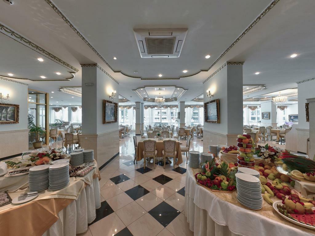 Planeta Hotel & Aquapark Free Beach Access Pantai Sunny Luaran gambar The interior of the restaurant