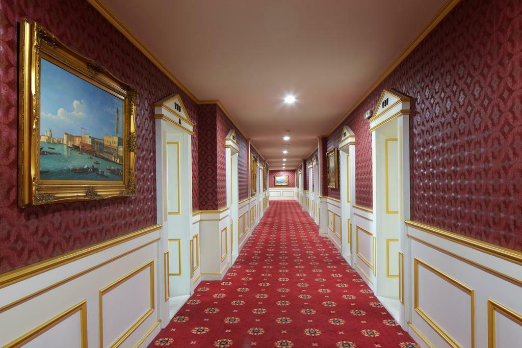 Planeta Hotel & Aquapark Free Beach Access Pantai Sunny Luaran gambar A corridor
